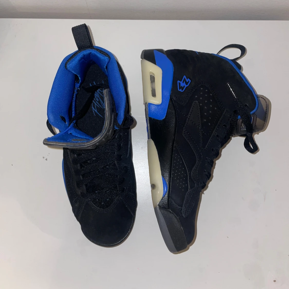 Svarta och blå Nike Air Jordans - 1