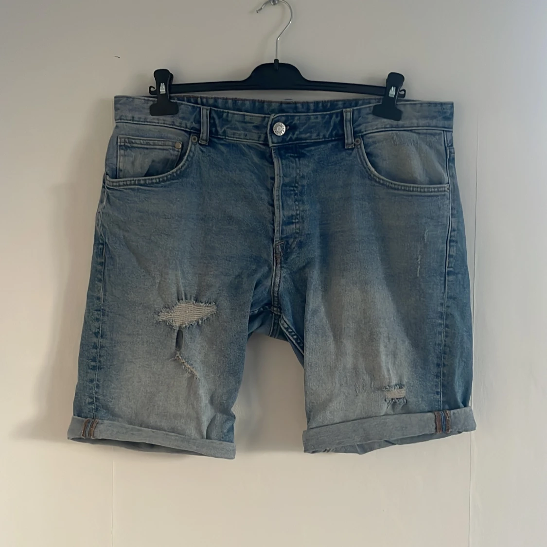Blå jeansshorts i slim fit
