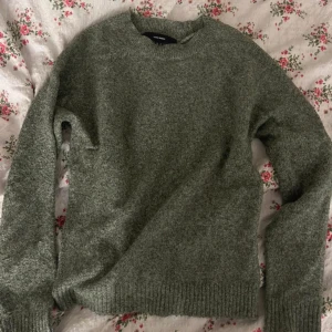 Grön tröja - Stickad tröja från Vero Moda!💚(finns i rosa)