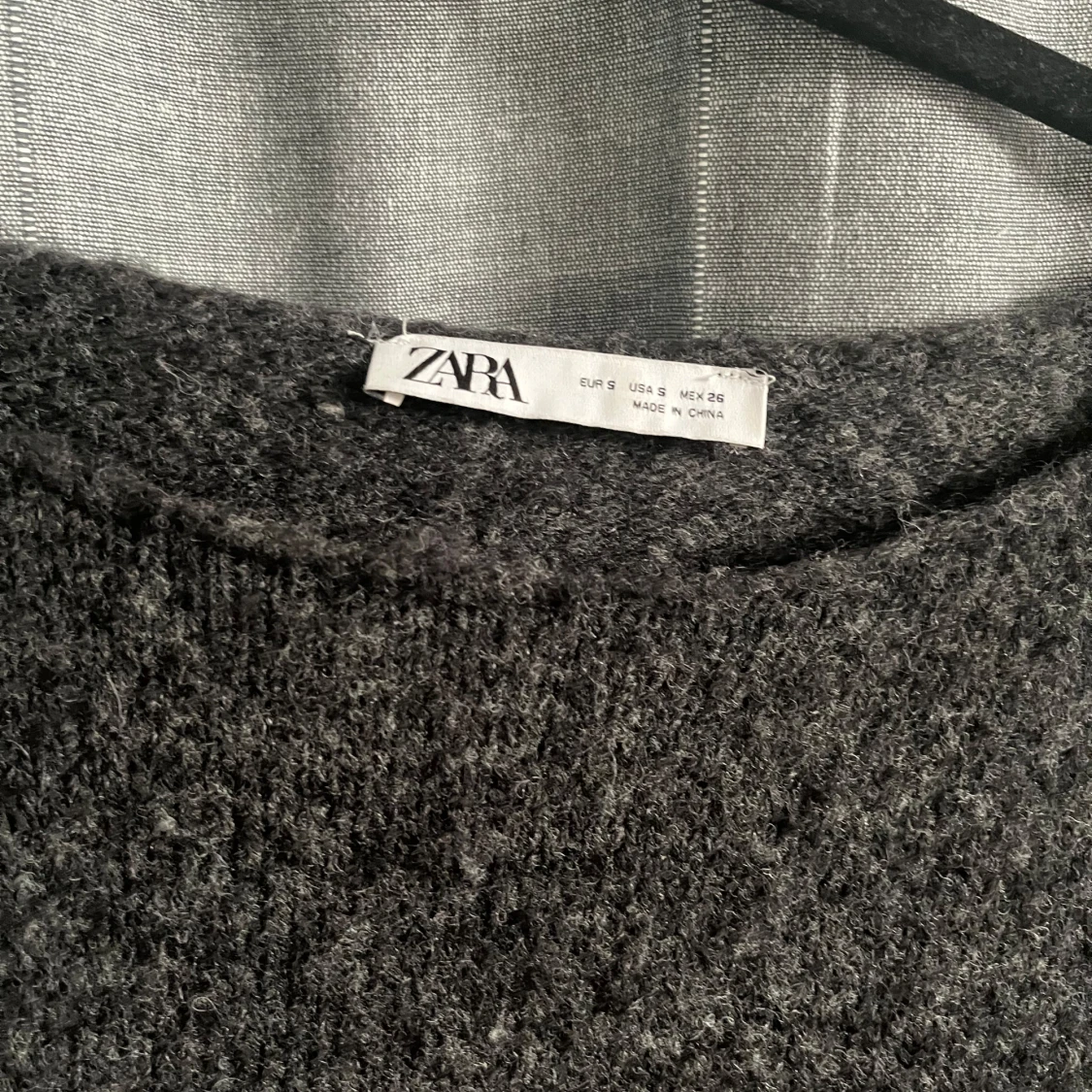 Mörkgrå tröja från Zara - 1