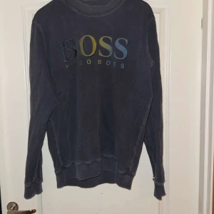 Hugo boss - Säljer en ganska sliten Hugo boss storlek L. Går att pruta