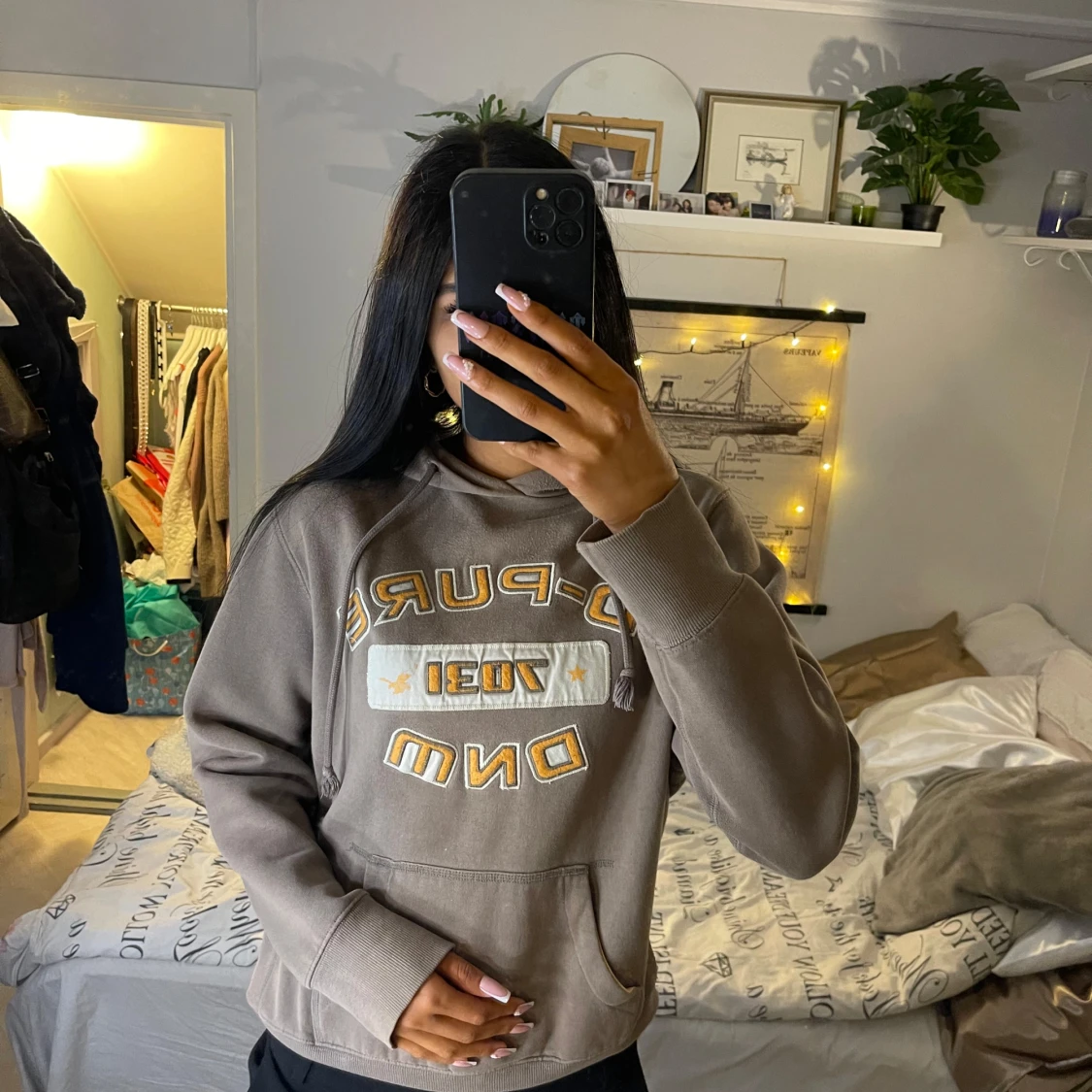 Brun hoodie från Identity