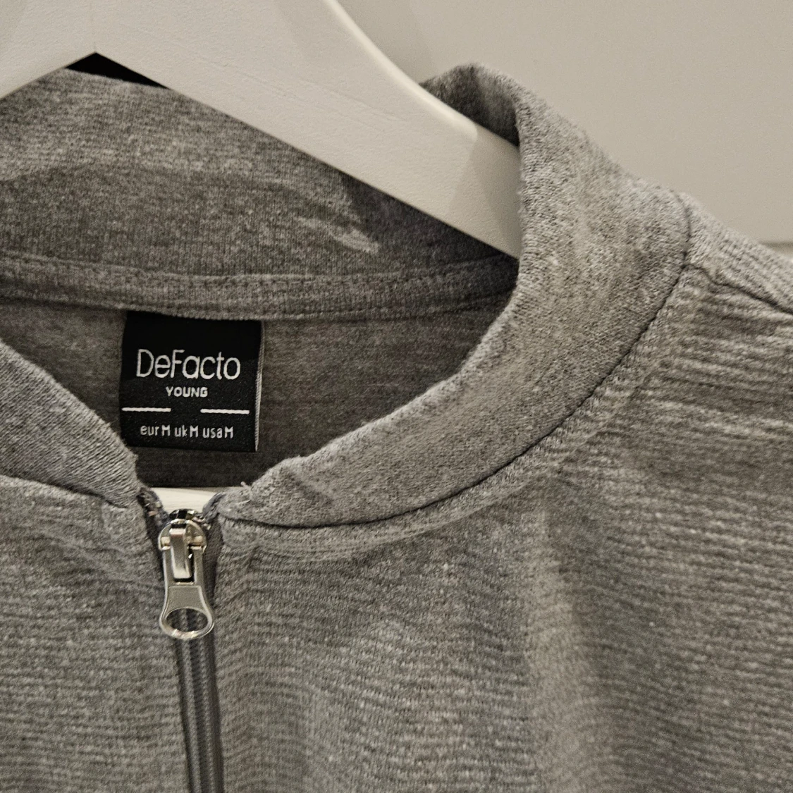 Grå tröja med dragkedja från DeFacto - 3