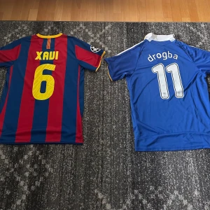 Fotbollströjor  - Säljer några av mina fotbolls tröjor.   450-599 kr styck  Pris går att diskutera vid snabb affär. Hör av dig vid några frågor eller funderingar!
