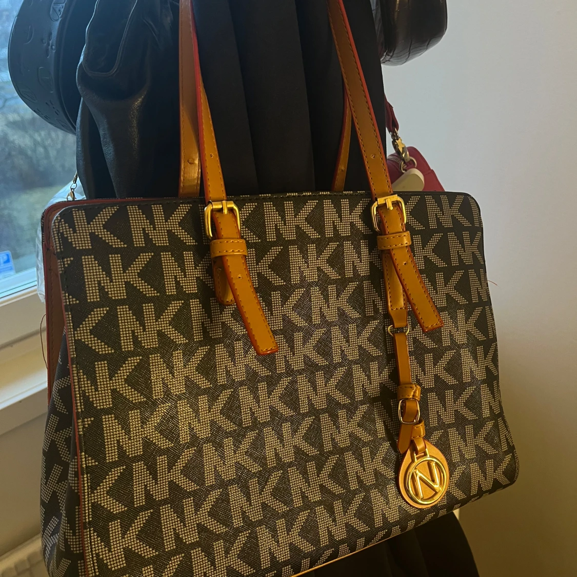 Mönstrad axelväska