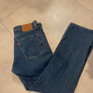 Levis 551 Z jeans - Säljer dessa då jag inte använder dem. Jätte snålt använda så är i topp skick som alla andra plagg. Hör av dig vid frågor. 