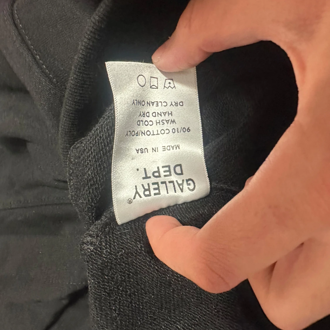 Svart hoodie från Gallery Dept. - 3