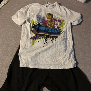 Pyjamas  - Säljer ett pyjamas sett från Marvel, myclet skönt material. Säljer då det är för litet.