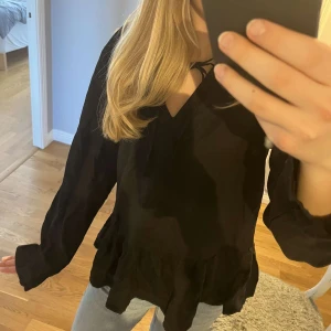 Svart blus från only  - Fin blus som passar till allt 