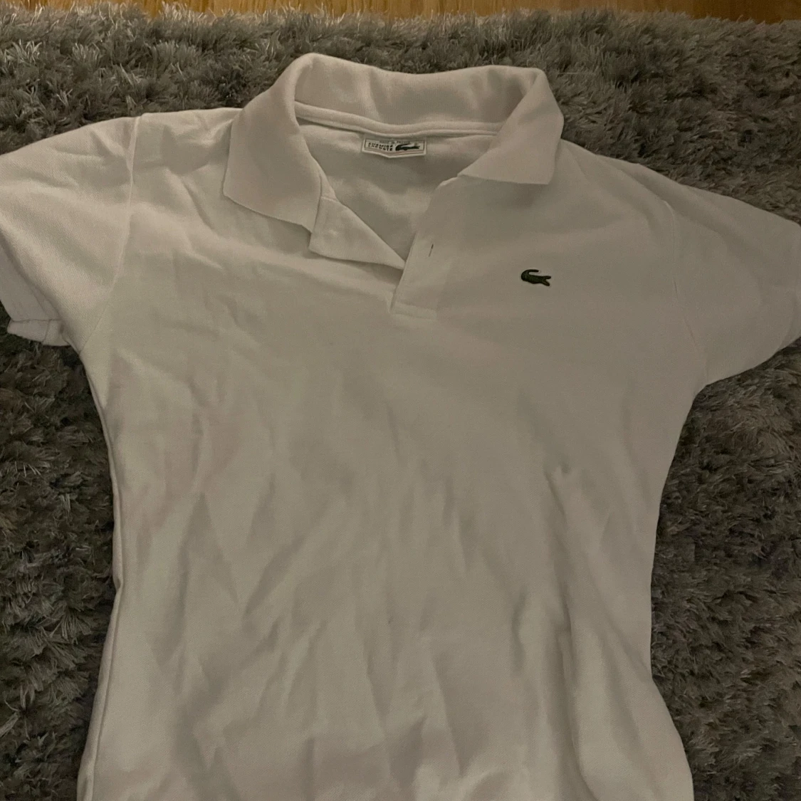 Vit pikétröja från Lacoste