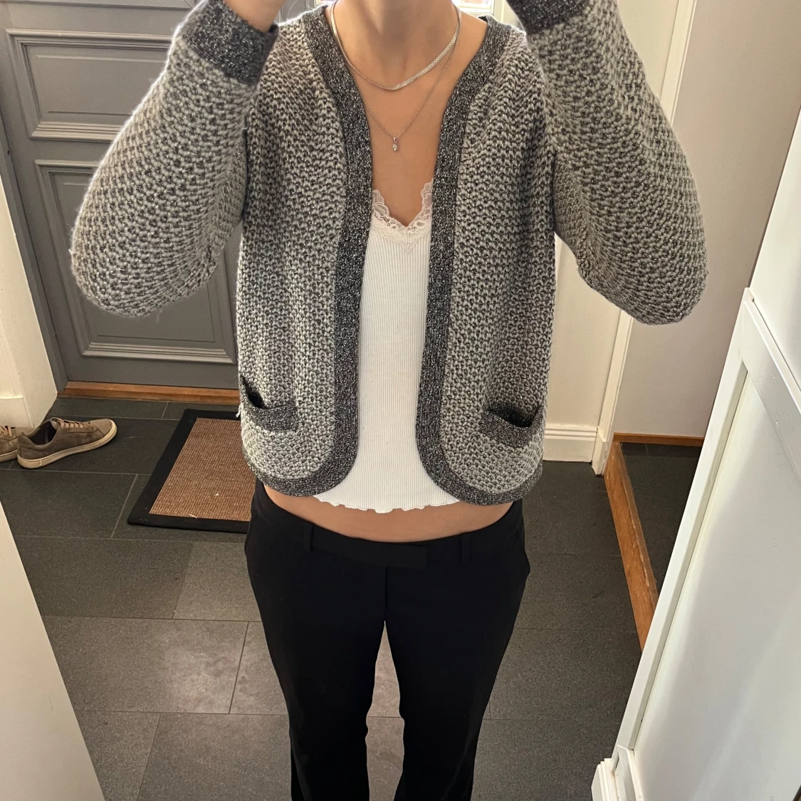 Glittrig stickad kofta - 2