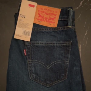 Levis 504 - Helt nya oanvända Levis jeans med lapp kvar. Ordinarie pris 1000kr men säljer för endast 349!