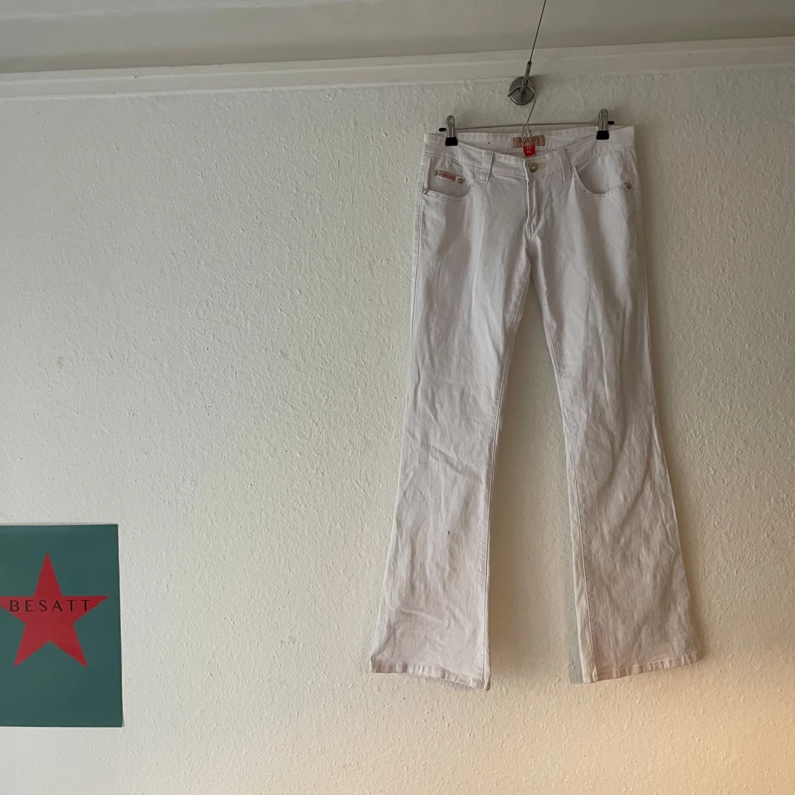 Vita bootcut jeans från Moto - 4