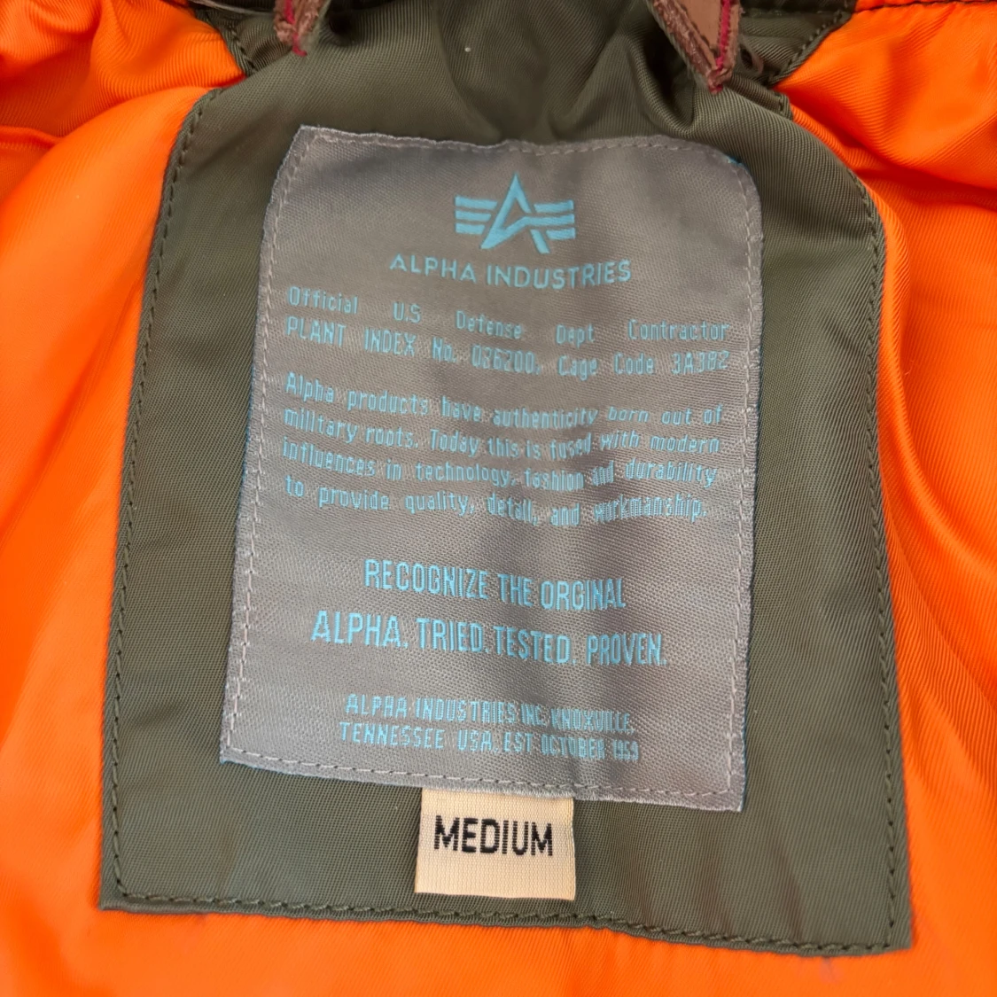 Grön bomberjacka från Alpha Industries - 1