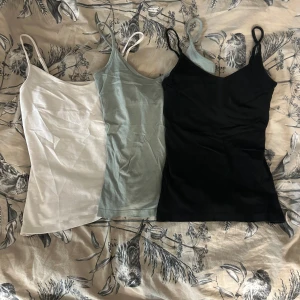Lager 157 linnen - Säljer dessa tre linnen från lager 157 pågrund av att de inte kommer till användning, det gröna är o storlek xs medan de andra två är i s!
