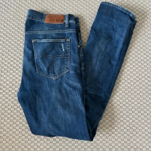 Tiger of Sweden jeans - Säljer dessa schyssta jeans från tiger of sweden | De är i modellen ”sharp” och har en perfekt slim fit. Nypris: runt 1500 Mitt pris: 349 | Kontakta mig vid eventuella frågor! 