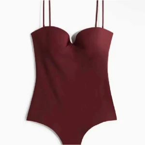 Hm body  - Slutsåld vinröd hm body, använder inte då den är för liten