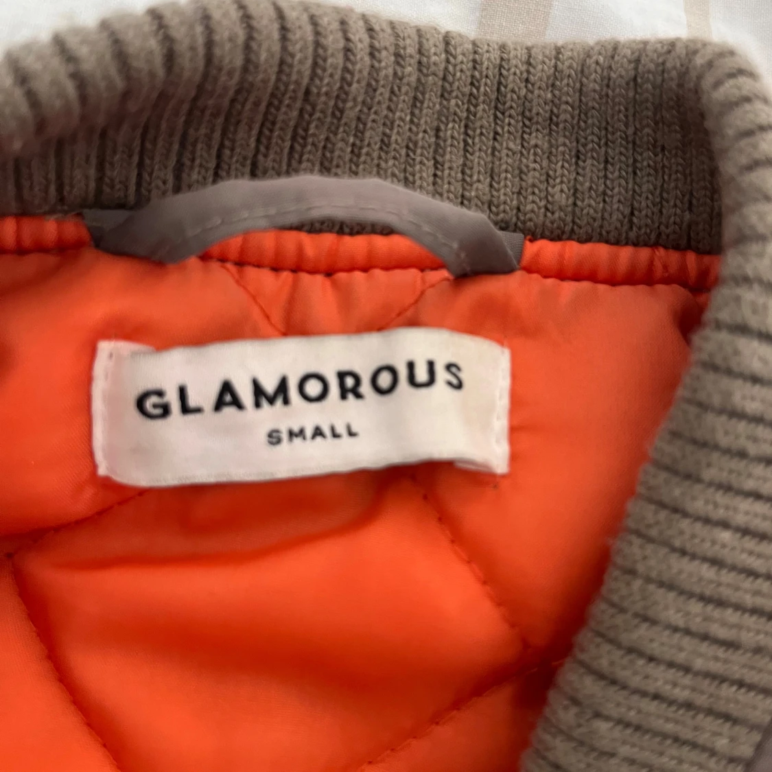  Bomberjacka med patches från Glamorous - 2