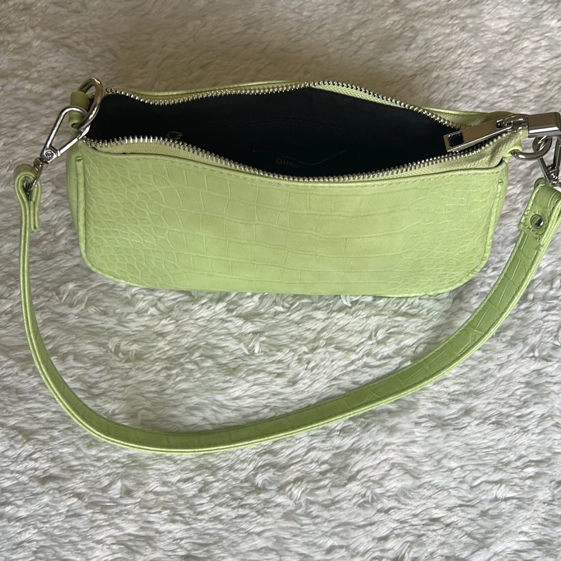 Ljusgrön axelväska med krokodilmönster - 2