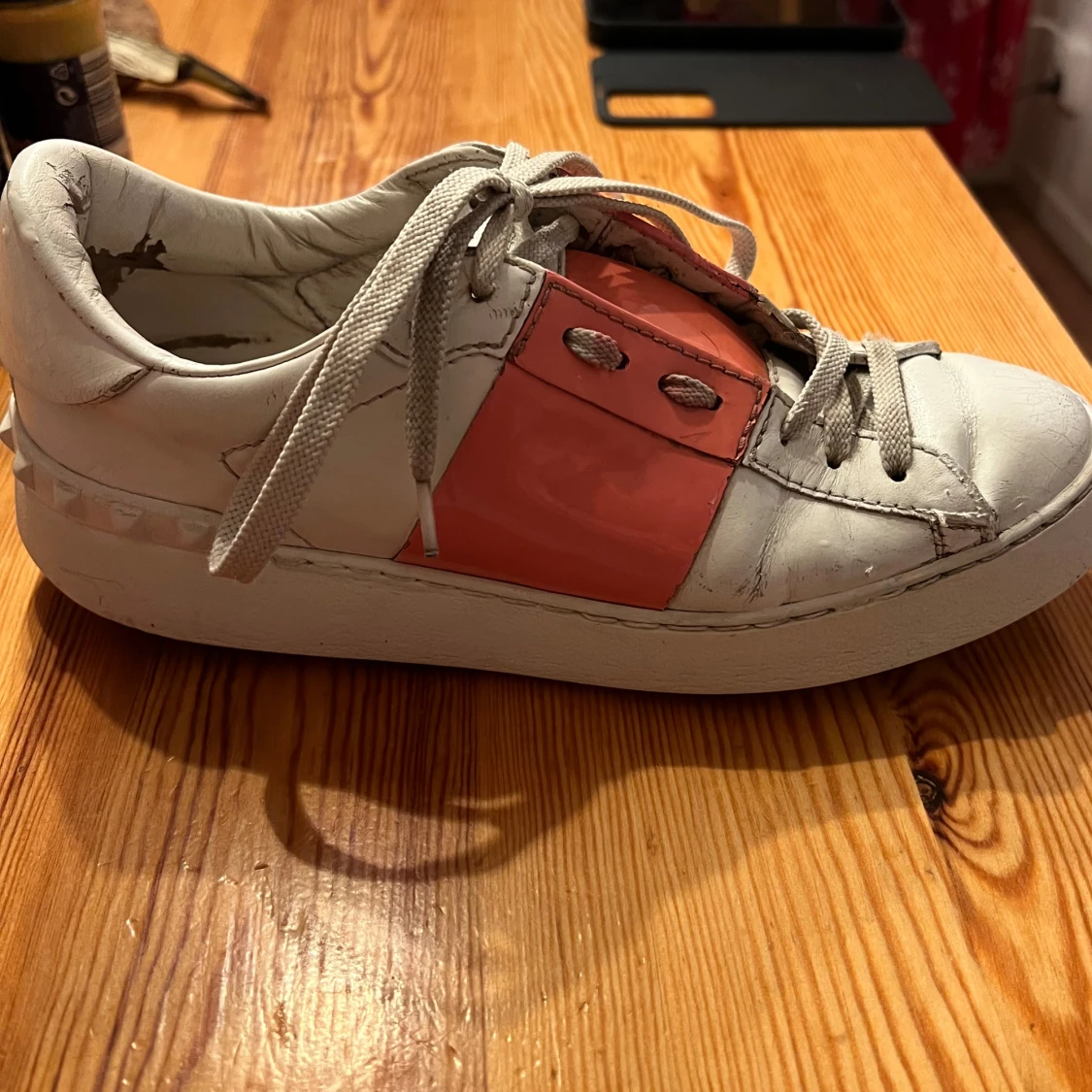 Valentino sneakers i vitt och rosa - 2