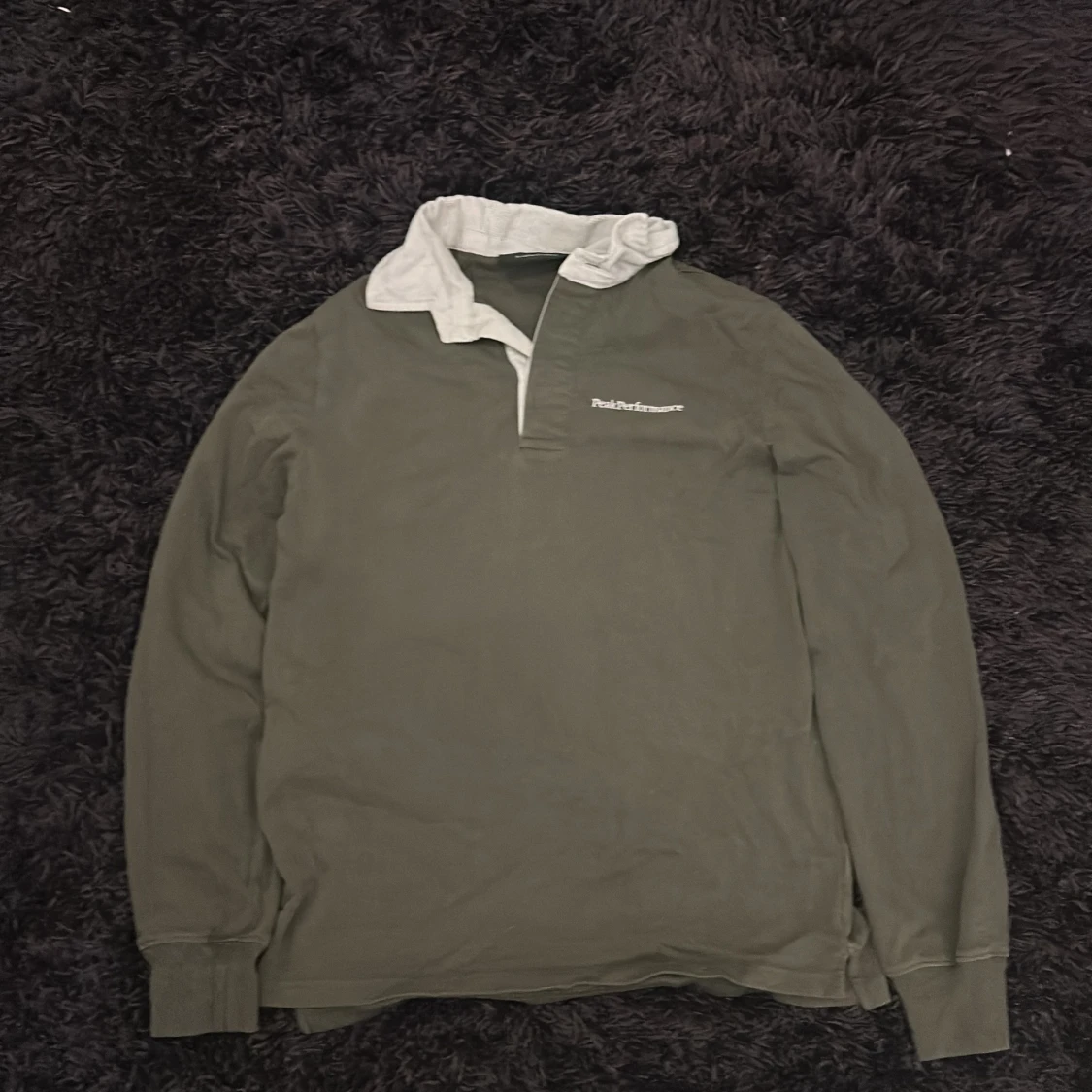 Olivgrön långärmad tröja från Peak Performance - 1
