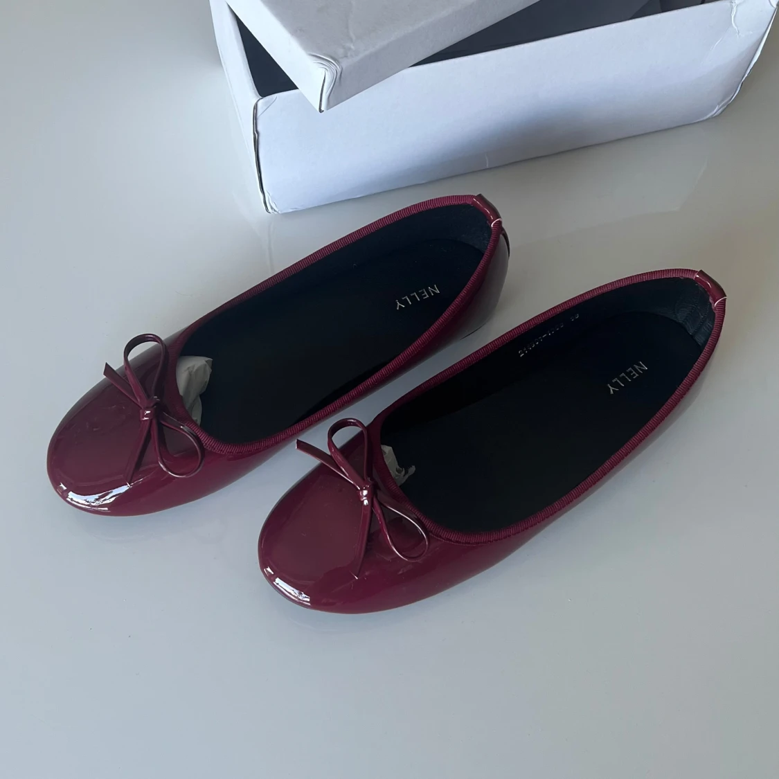 Vinröda ballerinaskor (nelly)  - 91