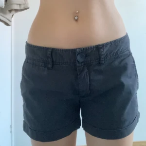 Lågmidjade shorts - Lågmidjade shorts från H&M, tryck gärna på köp nu men läs bio först 💞