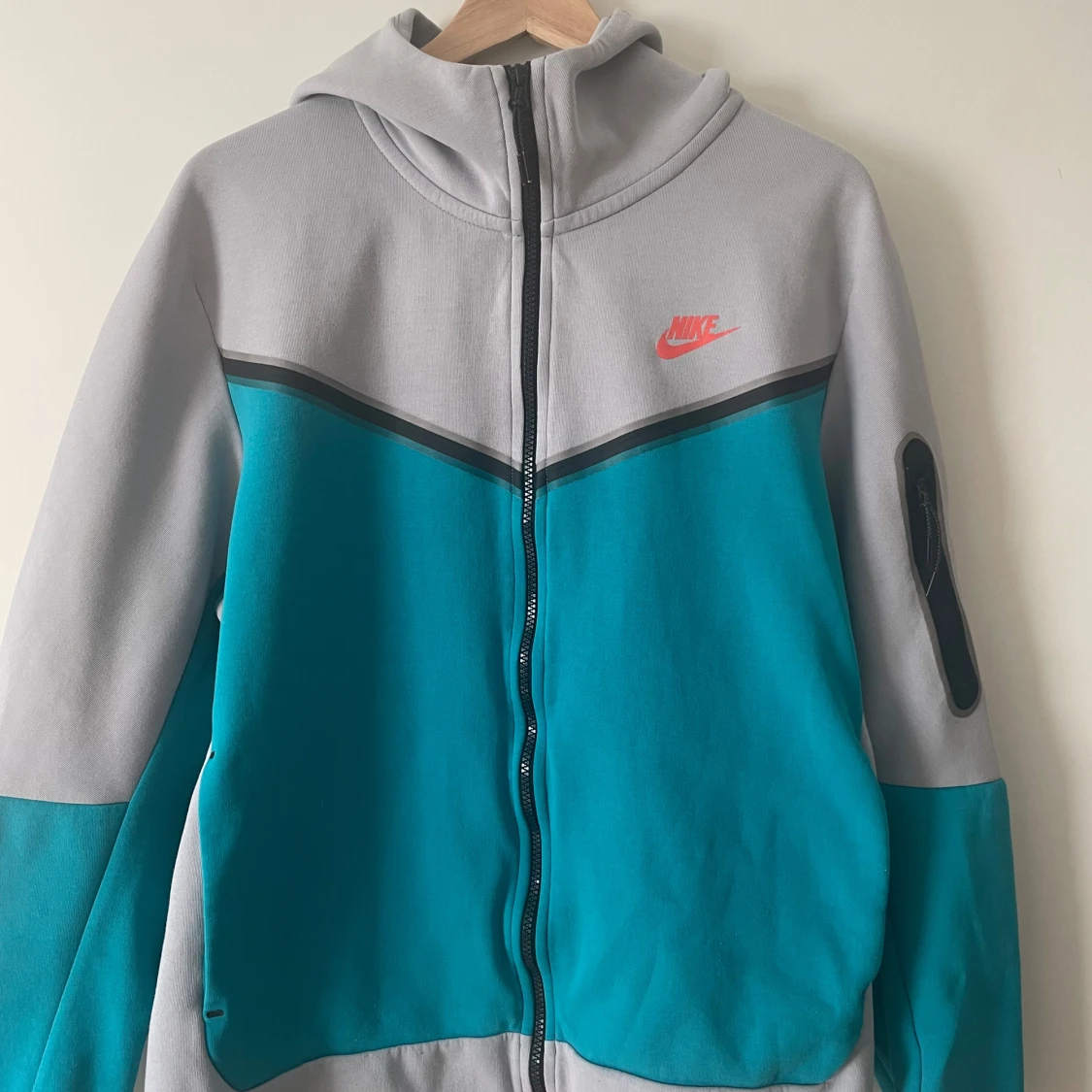 Nike tech grå/turqouise/orange