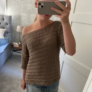 Off shoulder tröja! - Så cool och unik tröja som tyvärr inte kommer till användning så därför säljer jag den ❤️🥲