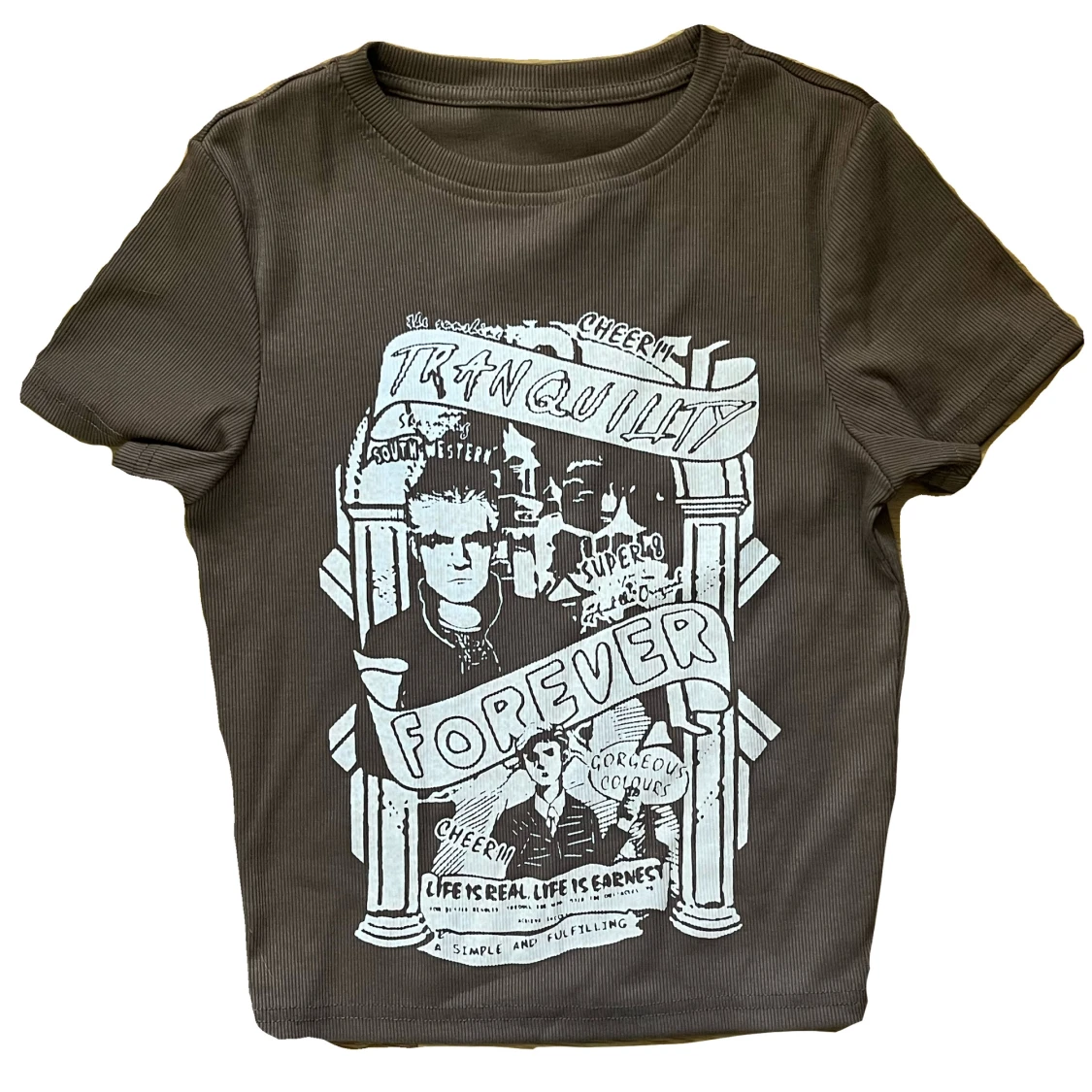 Brun ribbad t-shirt med tryck