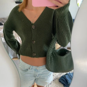 Kofta  - Olivgrön kofta i strl S🥰