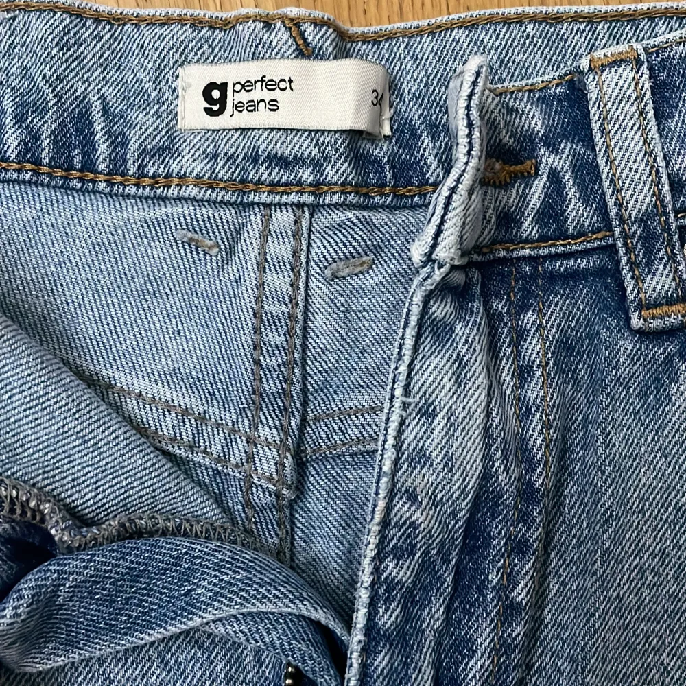 Köpt för 600kr säljer för 200kr. Helt nya. Jeans & Byxor.