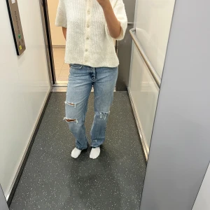 Raka jeans med hål - Bra sick