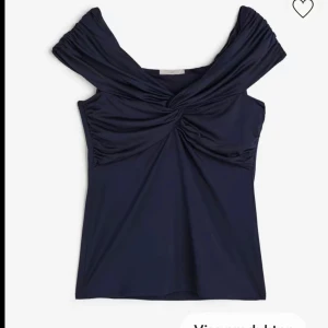 Off shoulder-topp - Så snygg och trendig topp från hm❤️❤️ Tryck gärna på köp nu❤️