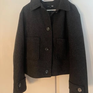 höstjacka / kappa - Superfint skick! Strl M men sitter bra på mig som har s Nypris ca 400kr