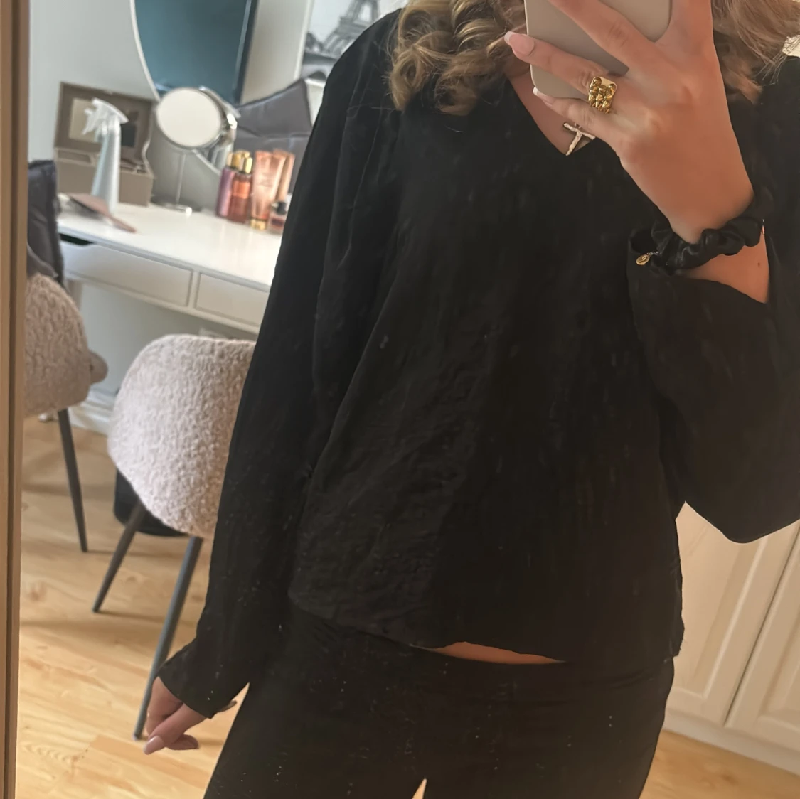 Svart blus med lång ärm - 91