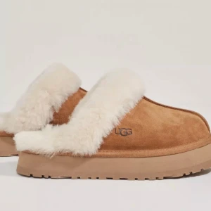 Ugg - UGG tofflor, skriv för fler bilder 