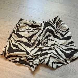 Mönstrade shorts  - Jätte coola shorts 
