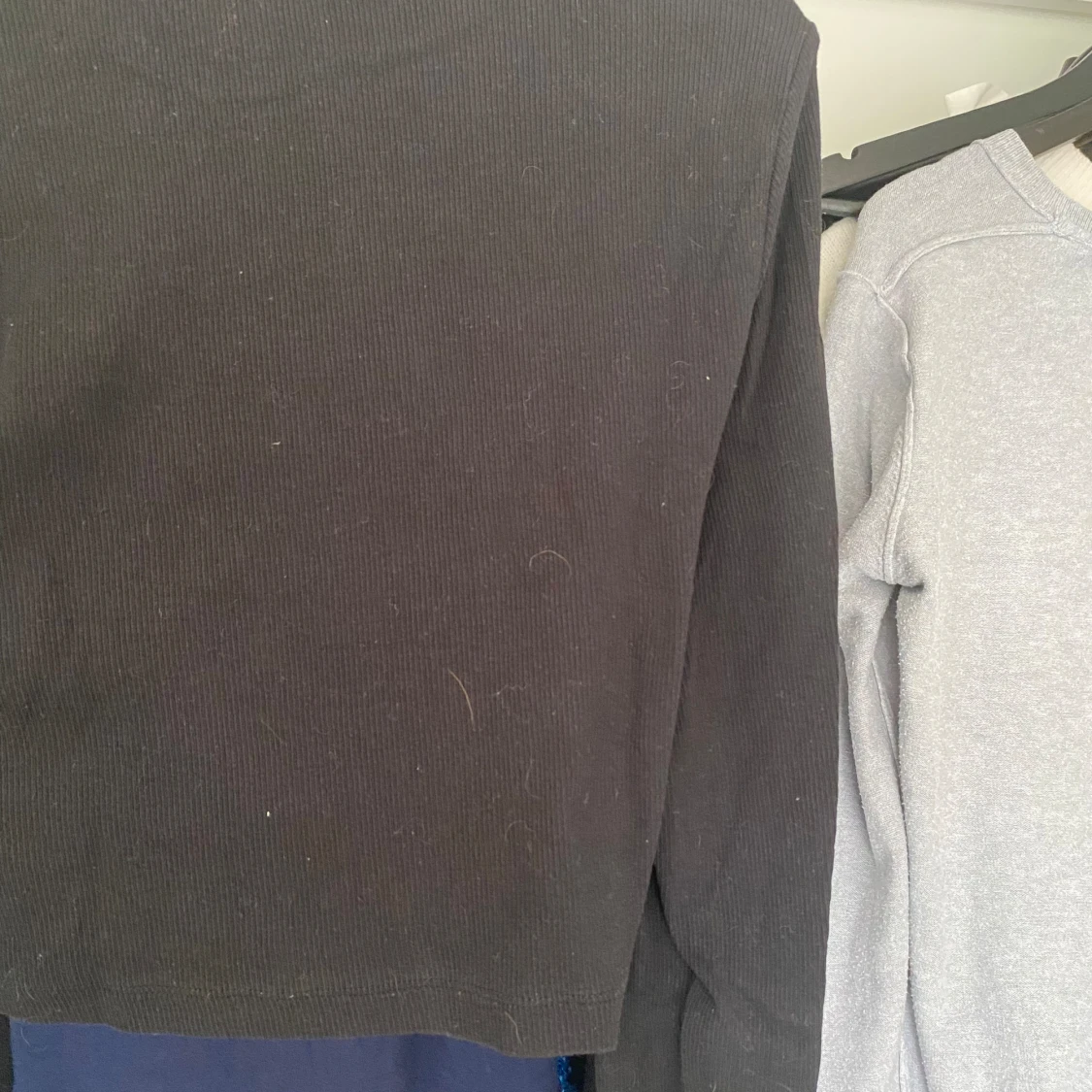 Svart croppad tröja - 90