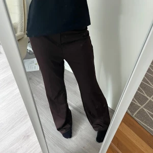 Kostymbyxor - Högmidjade kostymbyxor. I bra skick💕