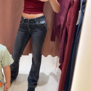 Gina Tricot Jeans - Säljer dessa supersnygga jeans från Gina Young! Kom privat flr fler bilder 🤗