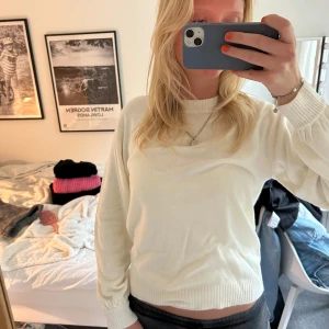 Vit stickad tröja  - Super söt 