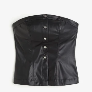 Skinn korsett - Skinntopp från H&M. Storlek xs. Använd en gång.