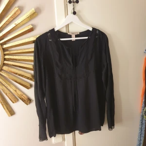 Blus  - Blus från Forever 21, använts få gånger.