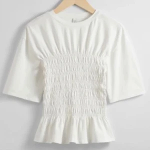 smockad tröja - smockad topp från &other stories💗 så populär och eftertraktad helt slutsåld