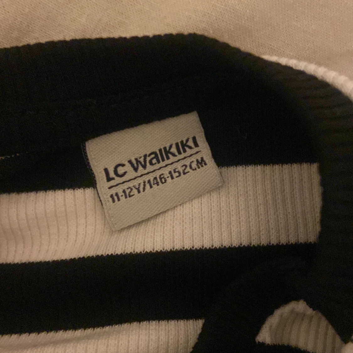 Långärmad svart vit tröja - 91