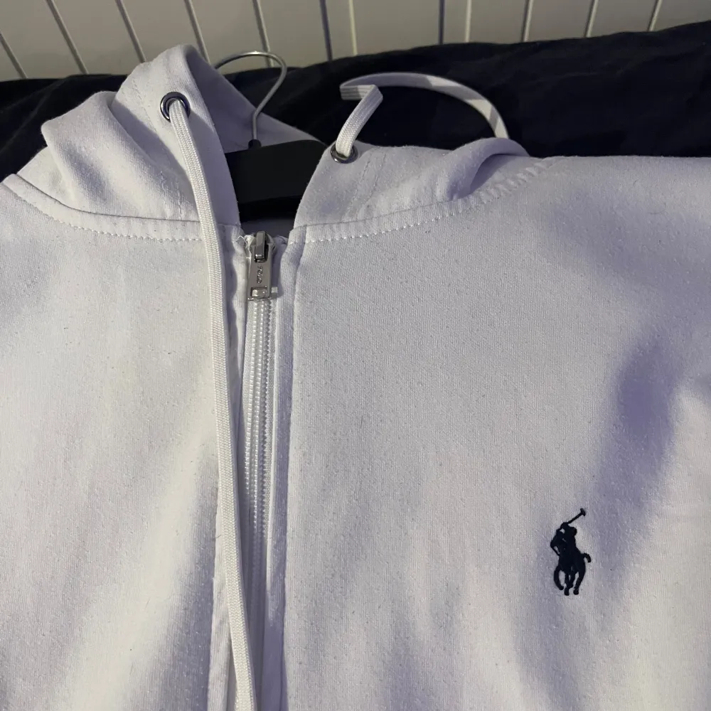 Säljer polo kofta strl m. Hoodies.