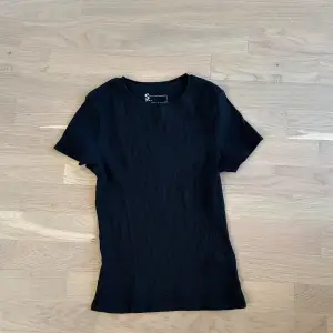 Enkel lång svart skjorta. Bekväm./ Basic long black shirt.Comfortable.