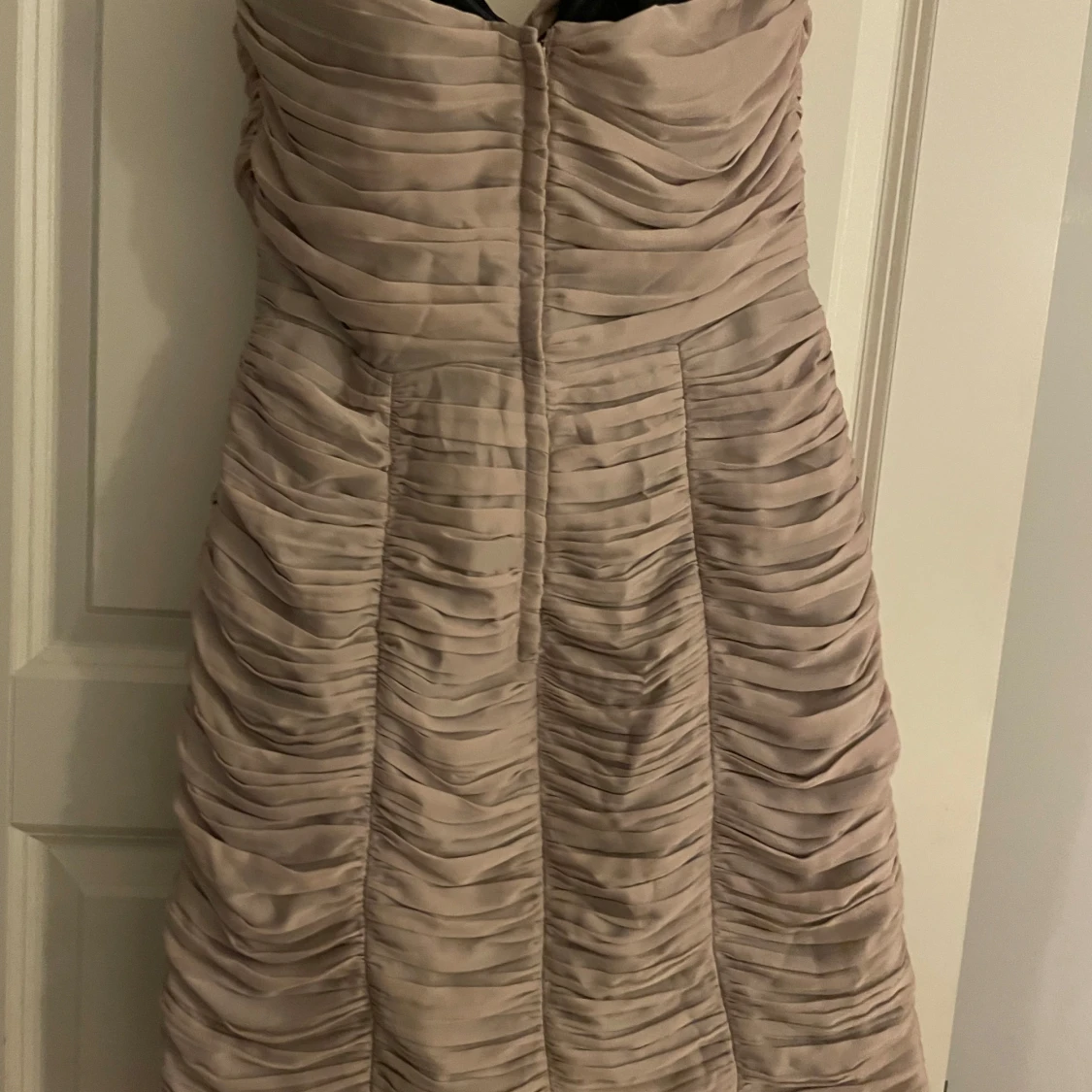 Drapperad fodralklänning - 90