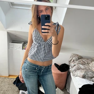 Topp - Supersnygg topp!!!!! Älskar denna, den är sjusterbar upptill! Så passar många storlekar!😛